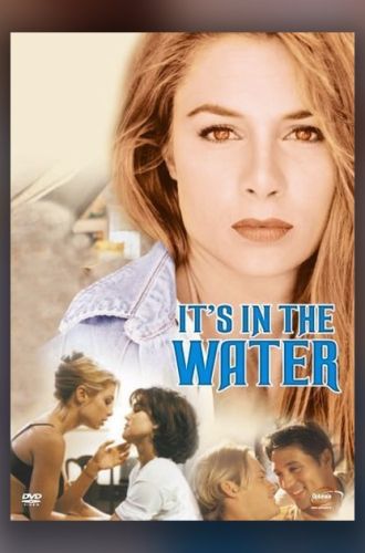 It's in the Water comedie lesbienne : Keri Jo Chapman et Teresa Garrett dans le film de Kelli Herd
