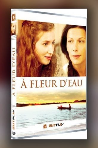 A fleur d'eau (Frauensee), film lesbien allemand de Zoltan Paul avec Nele Rosetz et Therese Hamer
