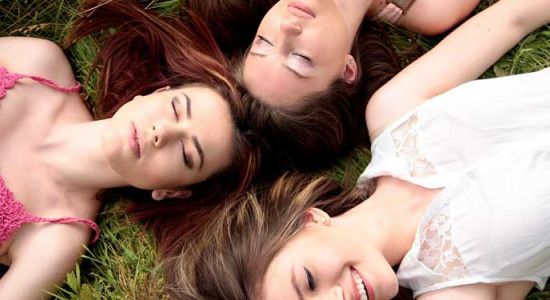 L'homoromance, c'est quoi ? Définition, origines et livres lesbiens incontournables